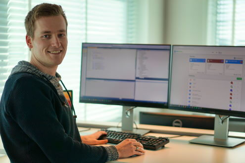 Novusoft employee